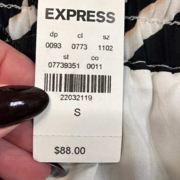 NWT! EXPRESS - Size Small - Black & White Tiger Print Accordion Pleated Skirt - Picture 8 of 9